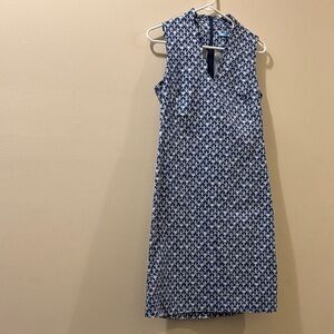 J. McLaughlin Blue and White sleeveless Sheath Dress - size 2 - blue white birds